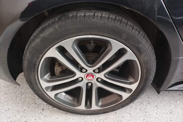 Used Jaguar XEL 2022 2.0T 250 PS R-DYNAMIC S Advanced Sport Edition Right Rear Wheel Hub