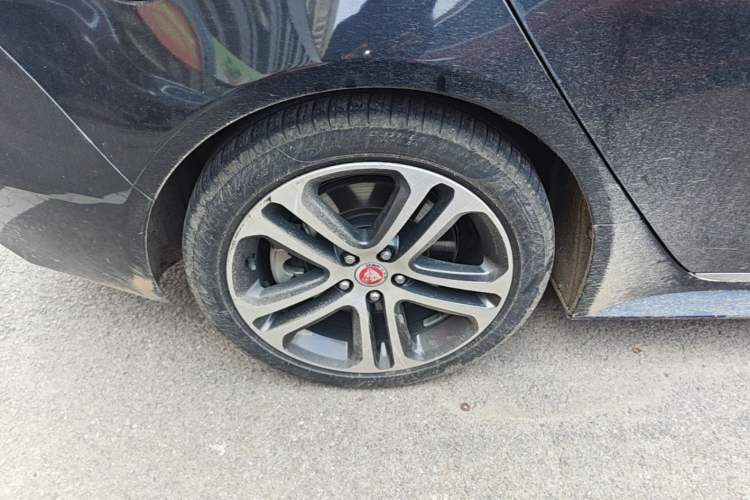 Used Jaguar XEL 2022 2.0T 250 PS R-DYNAMIC S Advanced Sport Edition Right Rear Wheel Hub