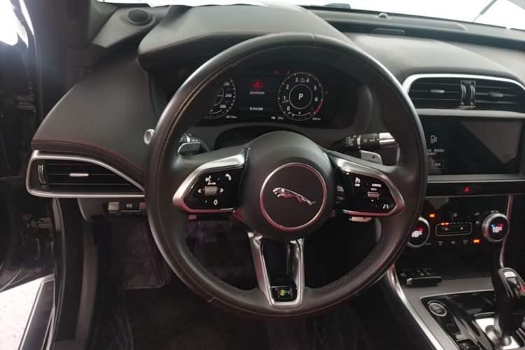 Used Jaguar XEL 2022 2.0T 250 PS R-DYNAMIC S Advanced Sport Edition Steering Wheel