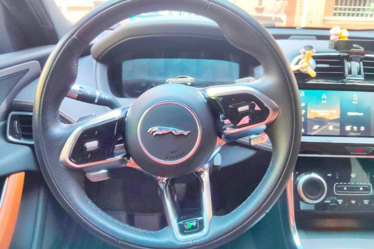 Used Jaguar XEL 2022 2.0T 250 PS R-DYNAMIC S Advanced Sport Edition Steering Wheel