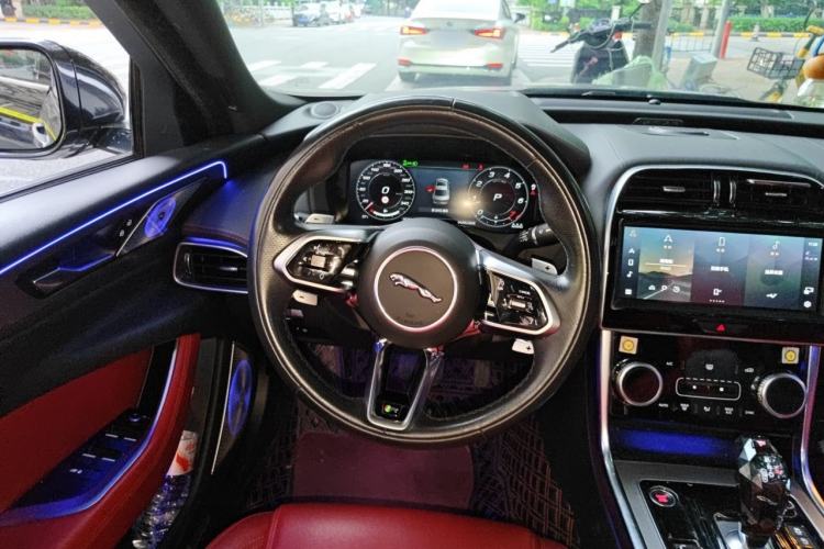 Used Jaguar XEL 2022 2.0T 250 PS R-DYNAMIC S Advanced Sport Edition Steering Wheel