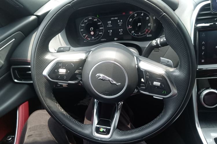 Used Jaguar XEL 2022 2.0T 250 PS R-DYNAMIC S Advanced Sport Edition Steering Wheel