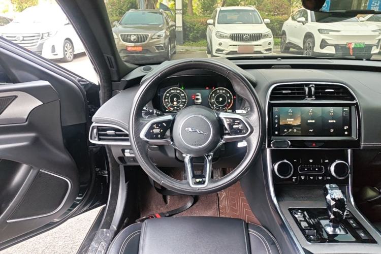 Used Jaguar XEL 2022 2.0T 250 PS R-DYNAMIC S Advanced Sport Edition Steering Wheel