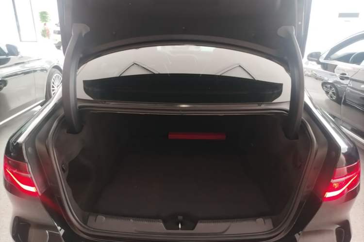 Used Jaguar XEL 2022 2.0T 250 PS R-DYNAMIC S Advanced Sport Edition Trunk