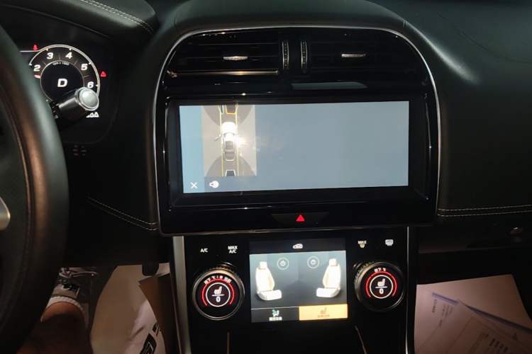 Used Jaguar XEL 2022 2.0T 250 PS R-DYNAMIC S Advanced Sport Edition Audio And AC Panel