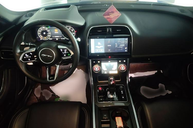 Used Jaguar XEL 2022 2.0T 250 PS R-DYNAMIC S Advanced Sport Edition Center Console