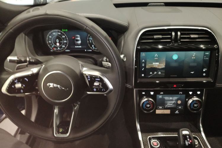 Used Jaguar XEL 2022 2.0T 250 PS R-DYNAMIC S Advanced Sport Edition Center Console
