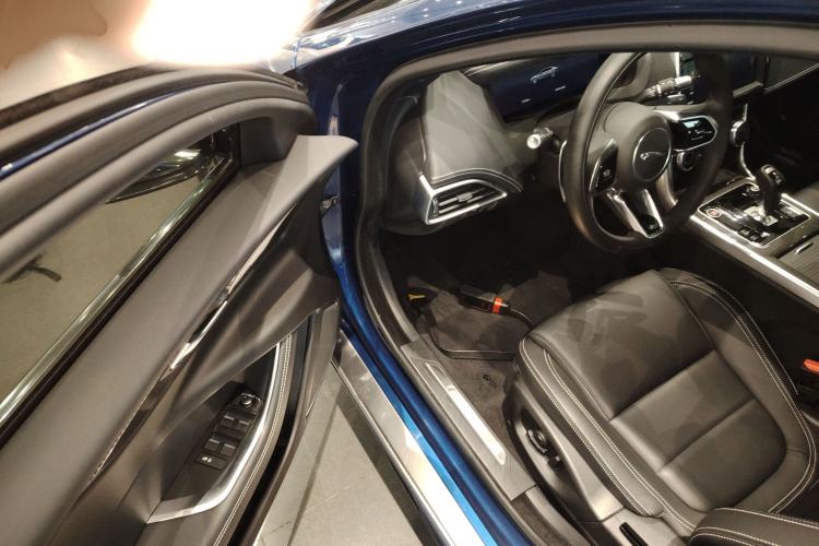 Used Jaguar XEL 2022 2.0T 250 PS R-DYNAMIC S Advanced Sport Edition Driver Seat
