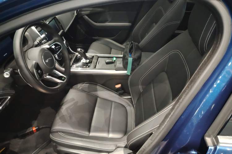 Used Jaguar XEL 2022 2.0T 250 PS R-DYNAMIC S Advanced Sport Edition Left Front Seat