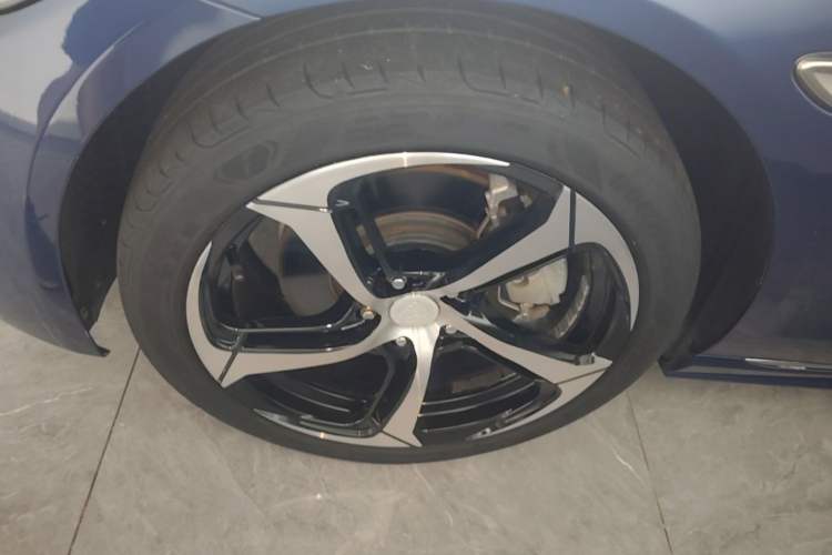 Used Jaguar XEL 2022 2.0T 250 PS R-DYNAMIC S Advanced Sport Edition Left Front Wheel Hub