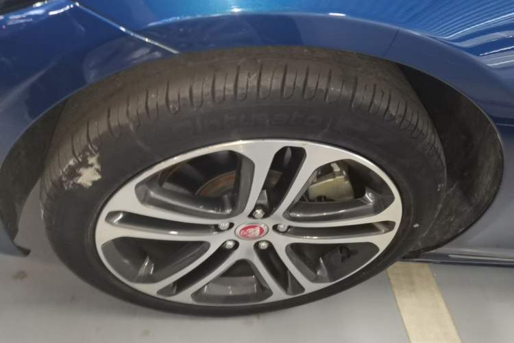 Used Jaguar XEL 2022 2.0T 250 PS R-DYNAMIC S Advanced Sport Edition Left Front Wheel Hub