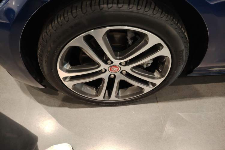 Used Jaguar XEL 2022 2.0T 250 PS R-DYNAMIC S Advanced Sport Edition Left Front Wheel Hub