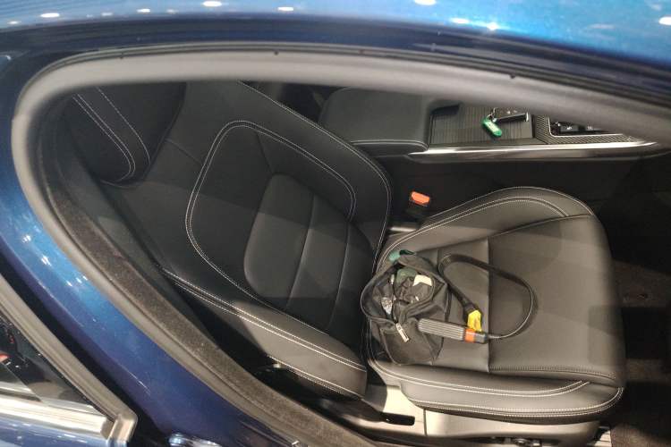 Used Jaguar XEL 2022 2.0T 250 PS R-DYNAMIC S Advanced Sport Edition Right Front Seat