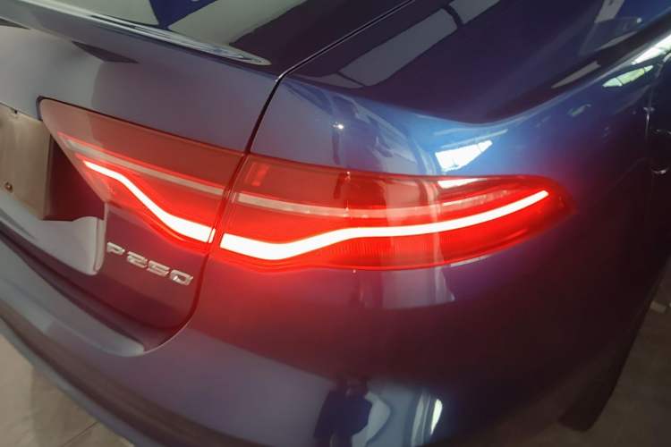 Used Jaguar XEL 2022 2.0T 250 PS R-DYNAMIC S Advanced Sport Edition Right Rear Taillight
