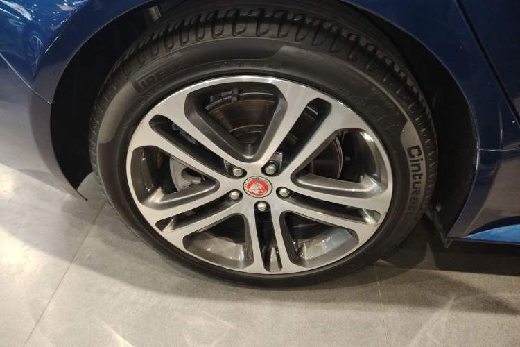 Used Jaguar XEL 2022 2.0T 250 PS R-DYNAMIC S Advanced Sport Edition Right Rear Wheel Hub