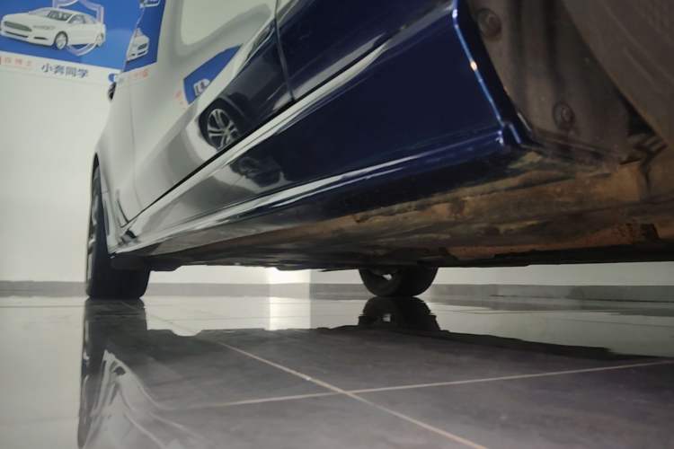 Used Jaguar XEL 2022 2.0T 250 PS R-DYNAMIC S Advanced Sport Edition Right Side Sill
