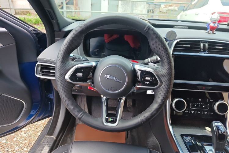 Used Jaguar XEL 2022 2.0T 250 PS R-DYNAMIC S Advanced Sport Edition Steering Wheel