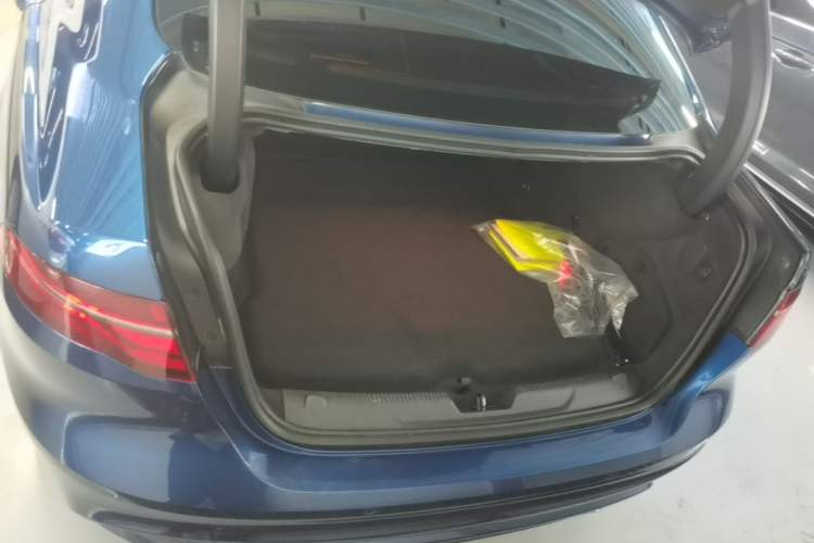 Used Jaguar XEL 2022 2.0T 250 PS R-DYNAMIC S Advanced Sport Edition Trunk