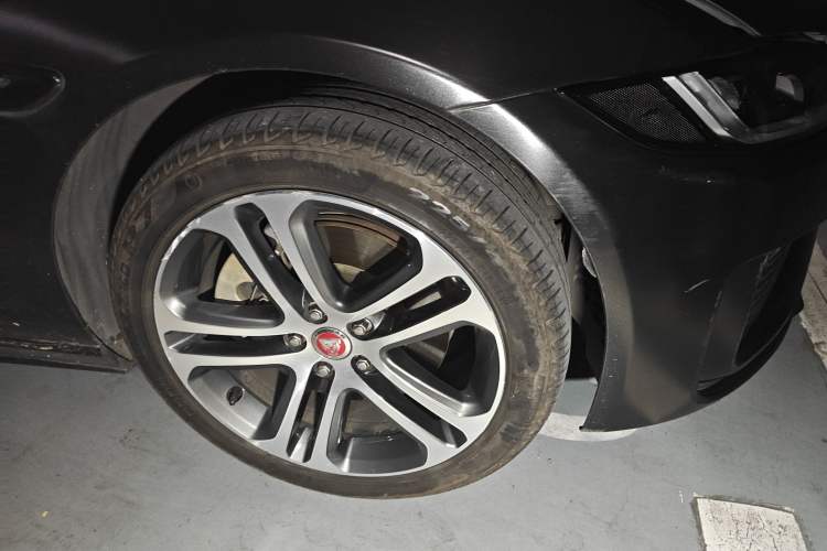 Used Jaguar XEL 2022 2.0T 250 PS R-DYNAMIC S Advanced Sport Edition Right Front Wheel Hub