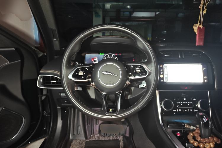 Used Jaguar XEL 2022 2.0T 250 PS R-DYNAMIC S Advanced Sport Edition Steering Wheel