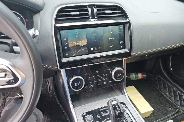 Used Jaguar XEL 2022 2.0T 250 PS R-DYNAMIC S Advanced Sport Edition Audio And AC Panel
