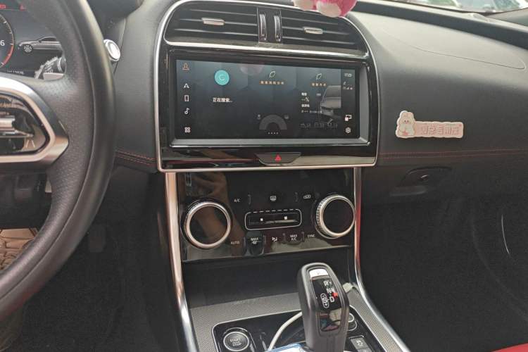 Used Jaguar XEL 2022 2.0T 250 PS R-DYNAMIC S Advanced Sport Edition Audio And AC Panel