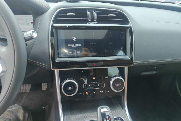 Used Jaguar XEL 2022 2.0T 250 PS R-DYNAMIC S Advanced Sport Edition Audio And AC Panel