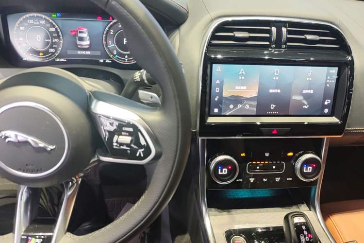Used Jaguar XEL 2022 2.0T 250 PS R-DYNAMIC S Advanced Sport Edition Audio And AC Panel