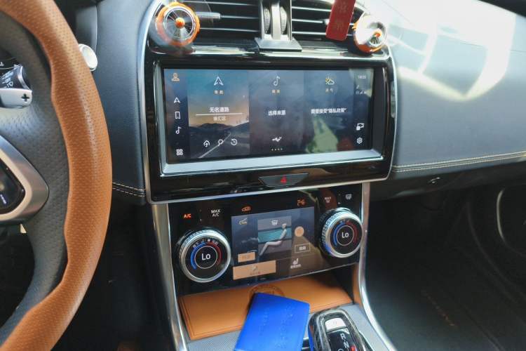Used Jaguar XEL 2022 2.0T 250 PS R-DYNAMIC S Advanced Sport Edition Audio And AC Panel