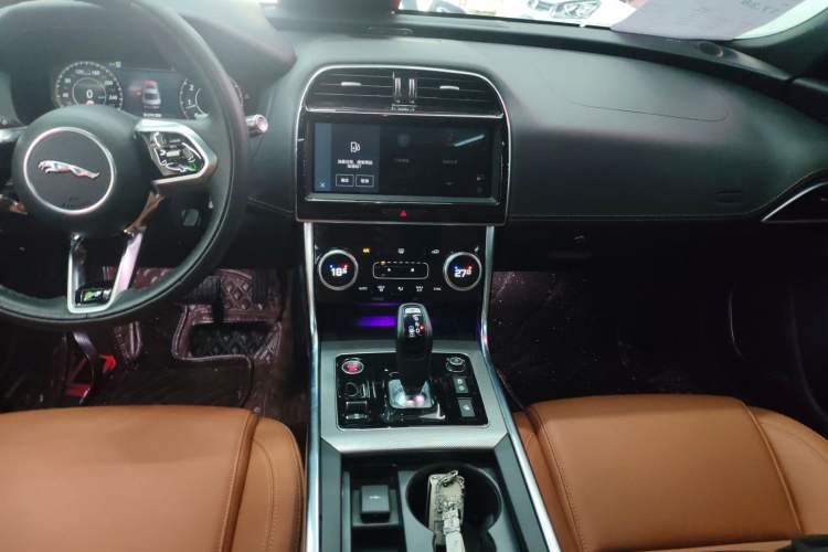 Used Jaguar XEL 2022 2.0T 250 PS R-DYNAMIC S Advanced Sport Edition Audio And AC Panel