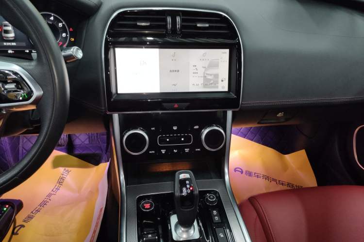 Used Jaguar XEL 2022 2.0T 250 PS R-DYNAMIC S Advanced Sport Edition Audio And AC Panel