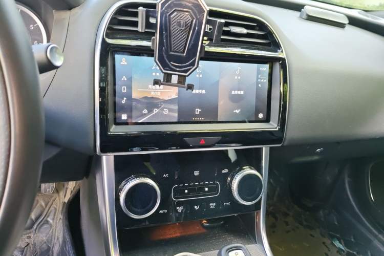 Used Jaguar XEL 2022 2.0T 200PS R-DYNAMIC Youth Sport Edition Audio And AC Panel