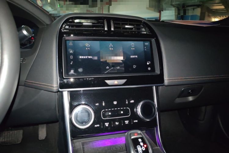 Used Jaguar XEL 2022 2.0T 250 PS R-DYNAMIC S Advanced Sport Edition Audio And AC Panel