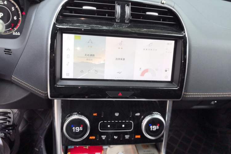 Used Jaguar XEL 2022 2.0T 250 PS R-DYNAMIC S Advanced Sport Edition Audio And AC Panel
