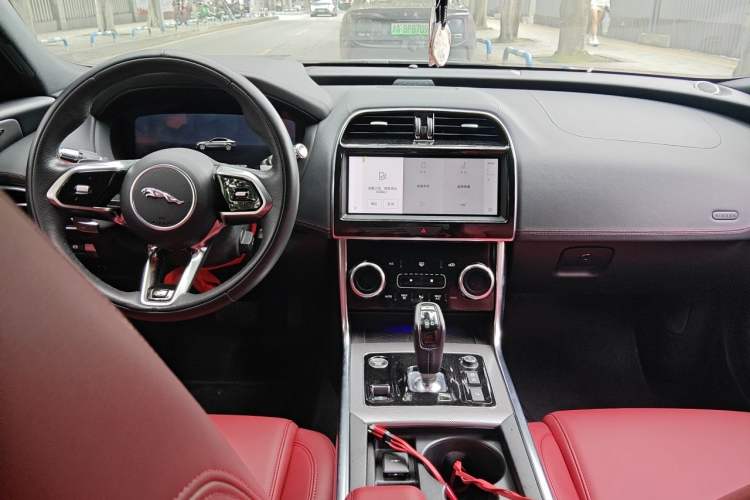 Used Jaguar XEL 2022 2.0T 250 PS R-DYNAMIC S Advanced Sport Edition Center Console