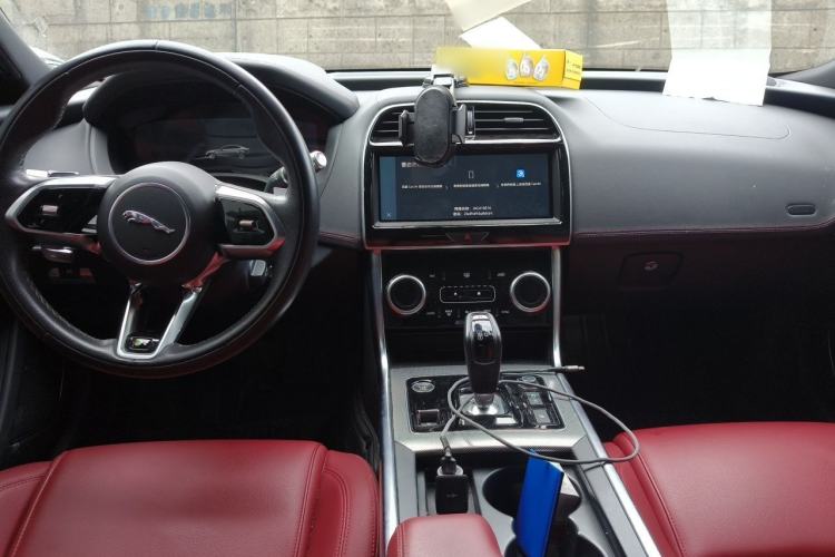 Used Jaguar XEL 2022 2.0T 250 PS R-DYNAMIC S Advanced Sport Edition Center Console