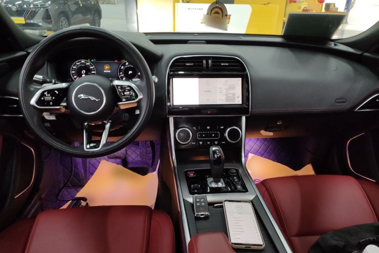 Used Jaguar XEL 2022 2.0T 250 PS R-DYNAMIC S Advanced Sport Edition Center Console