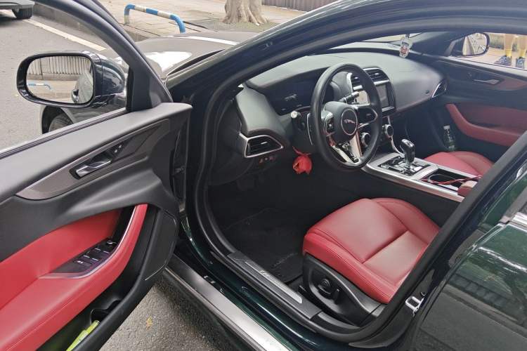 Used Jaguar XEL 2022 2.0T 250 PS R-DYNAMIC S Advanced Sport Edition Driver Seat