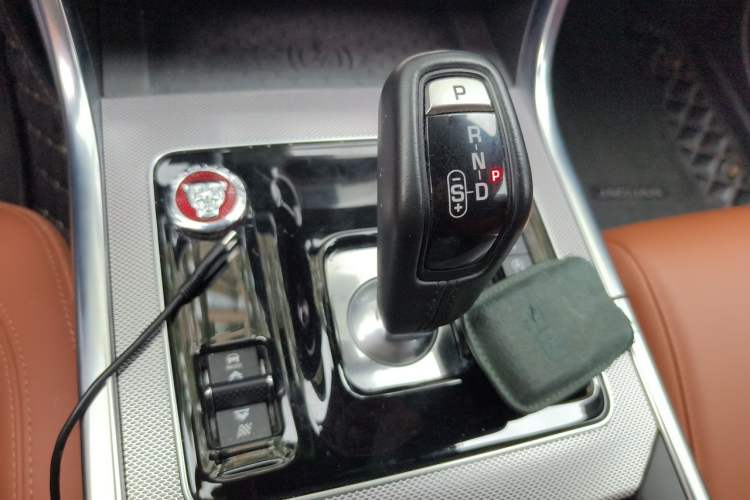 Used Jaguar XEL 2022 2.0T 250 PS R-DYNAMIC S Advanced Sport Edition Gear Lever