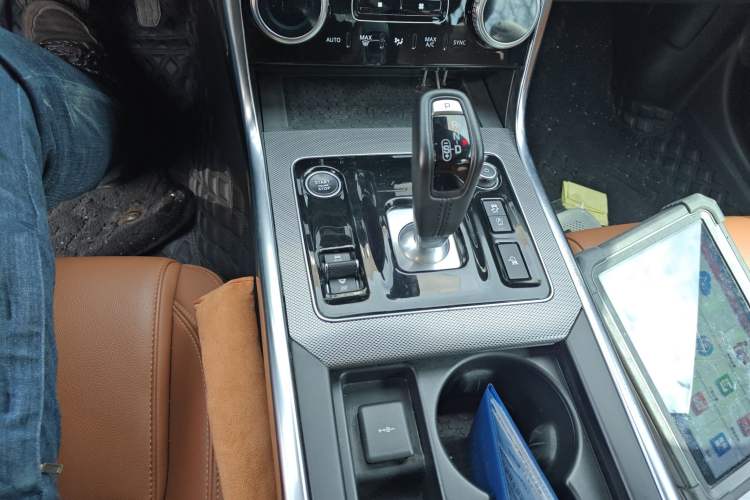 Used Jaguar XEL 2022 2.0T 250 PS R-DYNAMIC S Advanced Sport Edition Gear Lever