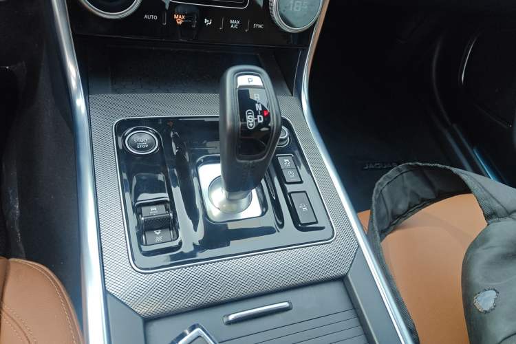 Used Jaguar XEL 2022 2.0T 250 PS R-DYNAMIC S Advanced Sport Edition Gear Lever