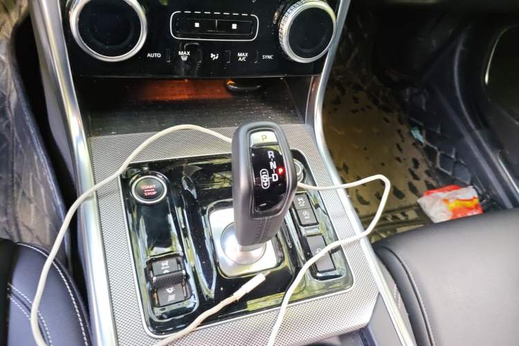 Used Jaguar XEL 2022 2.0T 200PS R-DYNAMIC Youth Sport Edition Gear Lever