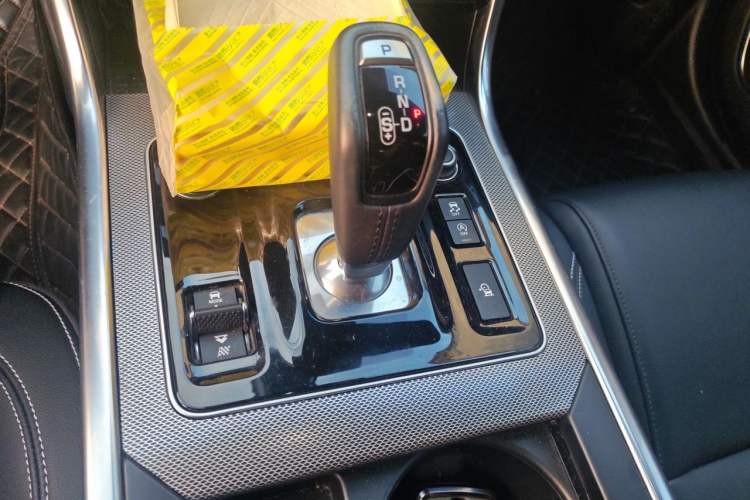 Used Jaguar XEL 2022 2.0T 200PS R-DYNAMIC Youth Sport Edition Gear Lever