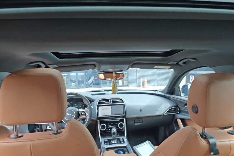 Used Jaguar XEL 2022 2.0T 250 PS R-DYNAMIC S Advanced Sport Edition Headliner