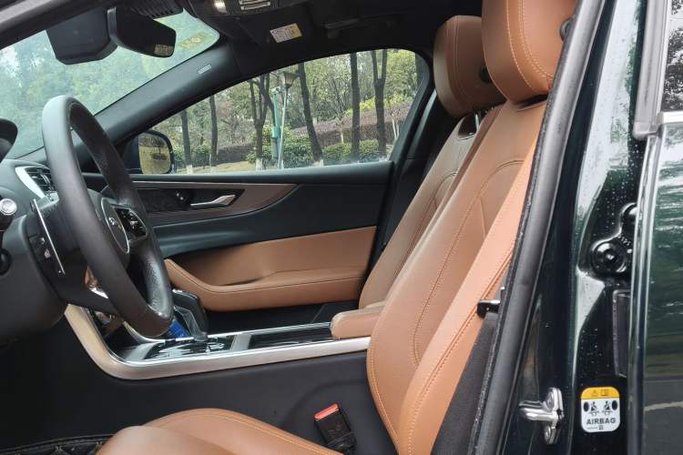 Used Jaguar XEL 2022 2.0T 250 PS R-DYNAMIC S Advanced Sport Edition Interior 2