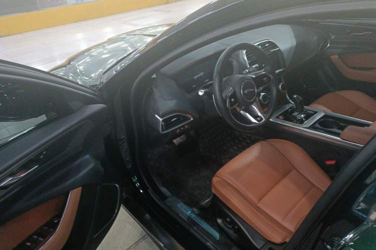 Used Jaguar XEL 2022 2.0T 250 PS R-DYNAMIC S Advanced Sport Edition Interior 2