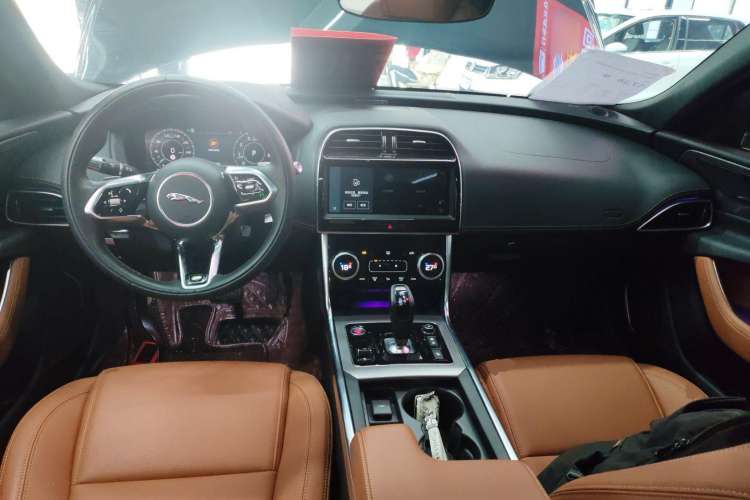 Used Jaguar XEL 2022 2.0T 250 PS R-DYNAMIC S Advanced Sport Edition Interior 2