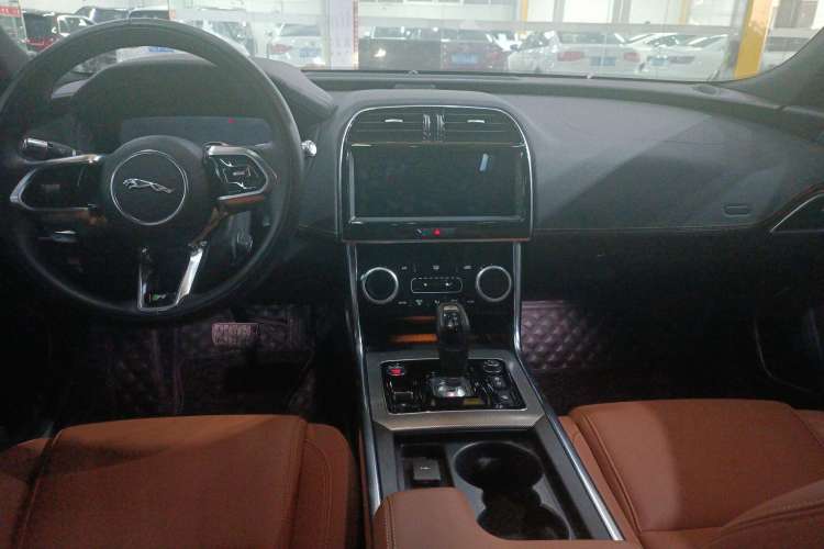 Used Jaguar XEL 2022 2.0T 250 PS R-DYNAMIC S Advanced Sport Edition Interior 3