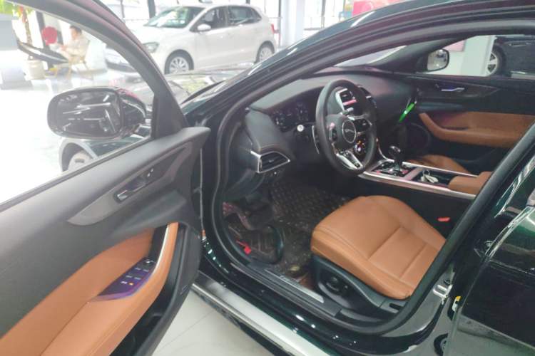 Used Jaguar XEL 2022 2.0T 250 PS R-DYNAMIC S Advanced Sport Edition Interior 3