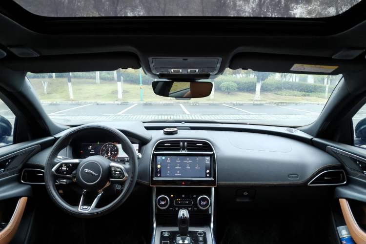 Used Jaguar XEL 2022 2.0T 250 PS R-DYNAMIC S Advanced Sport Edition Interior 5